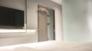 【69堂午夜视频】被高大眼镜大哥操的很舒坦 就是持久力差点 几分钟就射了