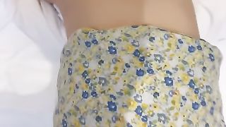 【69堂午夜视频】绿碎花裙下光逼闪，鸡巴硬干她内射，爽得她喷地求射。