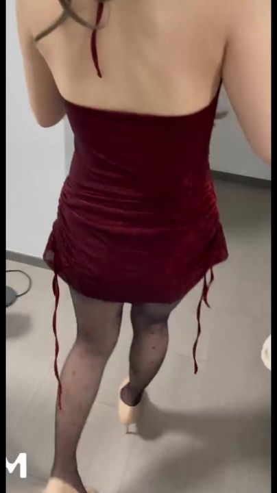 【69堂午夜视频】与女儿班主任在她家偷情