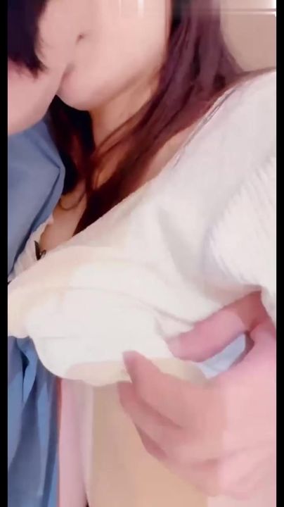 【69堂午夜视频】实乱伦记录 爸妈出去了，我和妹妹在房间里看电视