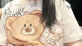 【69堂午夜视频】黑料吃瓜-众人心心念念的裸聊少女来了眼镜少女跟男友玩裸聊裸聊视频泄密少女的乳头勃起能胜过一切情话