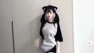 【69堂午夜视频】黑料吃瓜-抖音网红萌妹天花板小马漫漫露点福利送出金主定制海量视图流出留着给打打飞机是个好选择