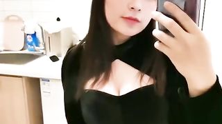 【69堂午夜视频】黑料吃瓜-曲阜师范大学学生妹萧佳璐对塑料坤坤爱不释手为找个真实的肉棒抽插她拍视频勾引反手就是一个曝光