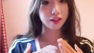 【69堂午夜视频】黑料吃瓜-看甜妹是这么俘获你的心重庆交通大学学生妹刘雅心做爱时一声声的呻吟娇喘喊得谁不爱啊