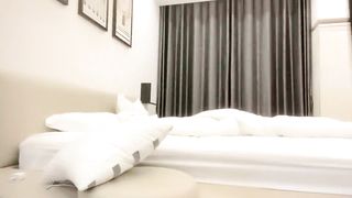 【69堂午夜视频】清纯超级嫩，吸吮奶子叫的大声，粉嫩馒头B，操起来好骚