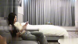 【69堂午夜视频】3000先约了个态度不好，后面又换了个模特身材大长腿的妹子，还跟她砍了砍价