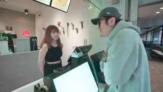 【69堂午夜视频】天然純慾美少女上班偷閒去廁所跟大屌哥偷偷激戰