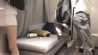 【69堂午夜视频】神似王祖贤的小姐姐，肤白貌美大长腿，沙发上啪啪干猛干