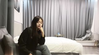 【69堂午夜视频】约炮在校叛逆学生妹，个子小胸还挺大，下面非常敏感一摸就出水