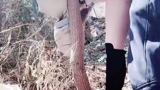 【69堂午夜视频】骚货户外抠逼心痒难耐找了男人野战，被一顿狂艹内射