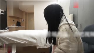 【69堂午夜视频】18岁小嫩妹辍学做外围，身材娇小玲珑清纯诱人