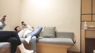 【69堂午夜视频】高挑车模 渔网内衣勾魂