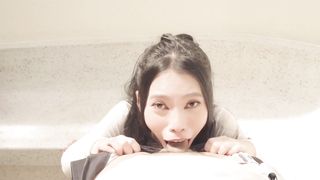 【69堂午夜视频】大奶女神陪金主度假，捏着奶子连续内射嫩逼