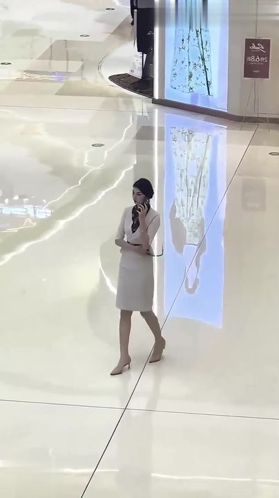 【69堂午夜视频】姐姐休息日下班让我接她，一身气质正装看的我直发硬，路边顺势开个房间先操少妇版嫩穴再暴力肛射，调教姐姐毒龙喝白粥淫水，换上旗袍再来一发！