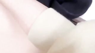 【69堂午夜视频】我直接过去脱下她的白丝内裤强行插入，谁料中途老爸打来电话，差点把我吓软了！