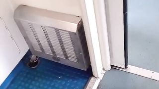 【69堂午夜视频】爆乳御姐火车上勾引猛男中出性爱