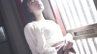 【69堂午夜视频】上司的白皙美臀年轻太太的无内裤1