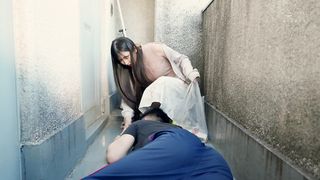 【69堂午夜视频】不小心看到情色漫画的邻家模特级姐姐1