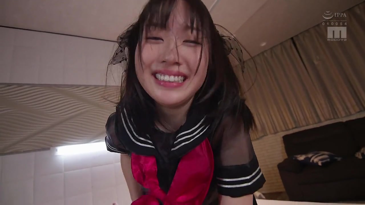 【69堂午夜视频】与年轻下属同住一室惨遭诱惑3