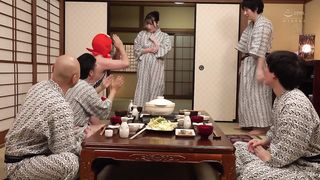 【69堂午夜视频】人妻职员沦为玩物：部门全员轮番侵犯的温泉之旅1