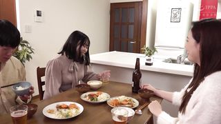 【69堂午夜视频】在她醉倒之际，我被她的姐姐夺走了1