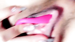 【69堂午夜视频】白丝露脸乖巧学妹镜头前发骚给狼友叫爸爸，揉奶玩逼跳蛋塞里面自慰，自己把骚逼抠喷了，浪叫呻吟表情好骚啊