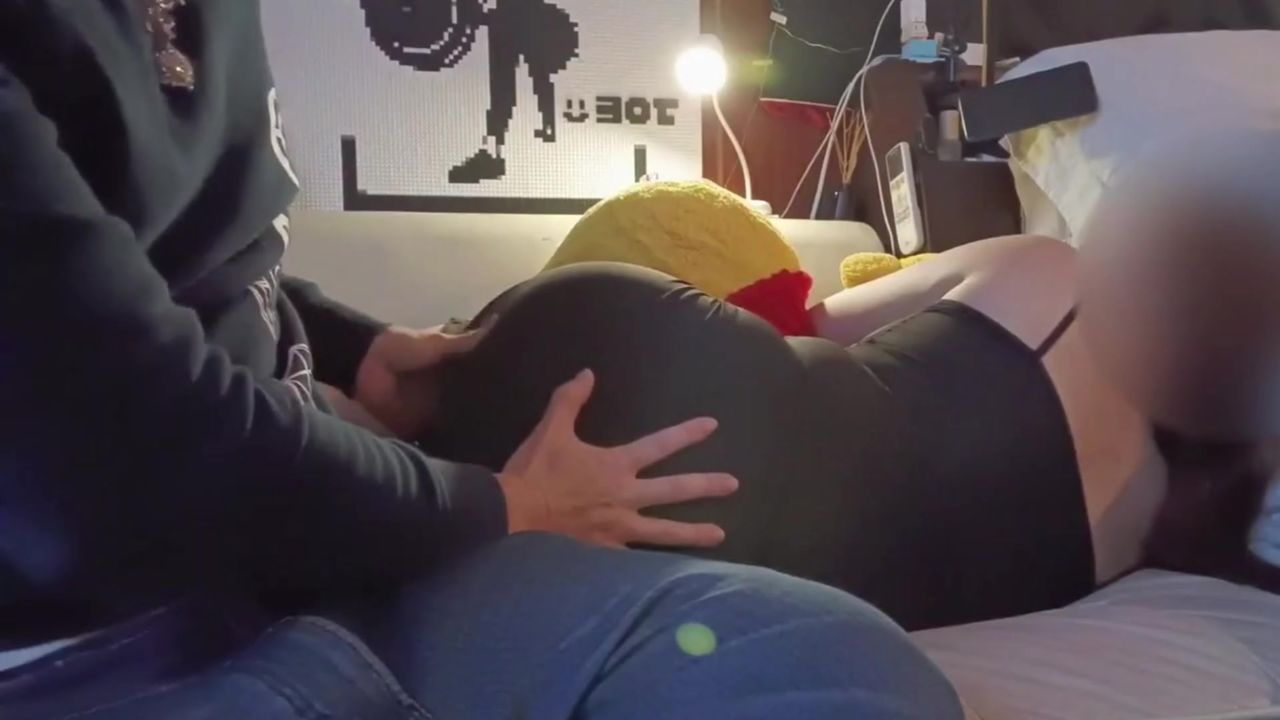 【69堂午夜视频】穿着她最喜欢的连身小礼服站着后入奶子在抖腿也在抖