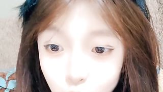 【69堂午夜视频】女神级宝贝露脸带着来大姨妈的姐妹一起大秀直播，真是一腚红，淫声荡语互动撩骚吃奶玩逼道具抽插，呻吟可射