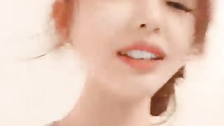 【69堂午夜视频】甜美诱人高颜值白丝情趣小懒猫深夜大秀直播，一个人的精彩撩骚互动洗澡诱惑，揉奶玩逼道具抽插，呻吟可射