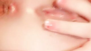 【69堂午夜视频】全身粉嫩气质口罩美女，性感露臀裙，脱下内裤一线天美穴，假屌骑乘深深插入