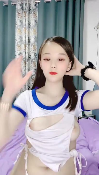 【69堂午夜视频】制服诱惑，高挑白皙妹子，漏奶装 乳头很粉的，大长腿想入非非