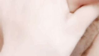 【69堂午夜视频】大奶肥臀无毛逼，全程露脸的小骚货跟大哥激情啪啪直播，深喉口交大鸡巴让大哥揉奶玩逼，各种体位爆草蹂躏