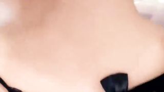 【69堂午夜视频】极品美人妻穿上性感的连体丝袜情趣装诱惑狼友，全程露脸自慰棒玩弄阴蒂，道具抽插骚逼高潮流白浆特写尿尿