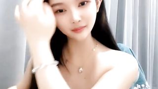 【69堂午夜视频】粉嫩小甜甜糯糯一个人经常直播大秀，全程露脸丝袜情趣装无毛白虎逼，跟狼友撩骚互动洗澡诱惑，揉奶玩逼真骚