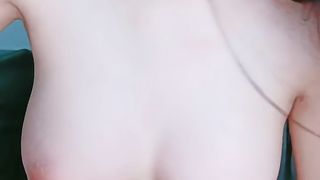 【69堂午夜视频】【像混血美女小姐姐】爆乳美腿身材一流，无毛超嫩粉穴，跳蛋塞入娇喘好听，手指揉搓太诱惑了