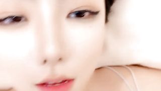 【69堂午夜视频】大吊哥继续双飞两个极品少妇，丝袜高跟全程露脸口交大鸡巴吸蛋蛋，无套连草两女，多体位疯狂输出，直接内射