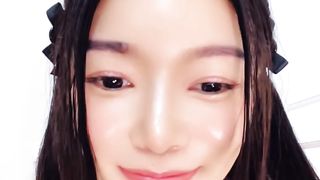 【69堂午夜视频】有气质的极品少妇，全露脸无毛白虎逼跟狼友撩骚互动，道具抽插骚穴特写展示，把自己搞喷了，精彩刺激别错过