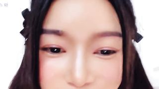 【69堂午夜视频】有气质的极品少妇，全露脸无毛白虎逼跟狼友撩骚互动，道具抽插骚穴特写展示，把自己搞喷了，精彩刺激别错过