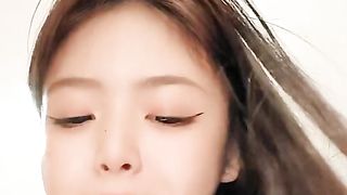 【69堂午夜视频】白丝高跟露脸校花女神小懒猫深夜激情，撩骚互动狼友脱光光，浴室揉奶玩逼自己抠到高潮喷水，淫声荡语不断