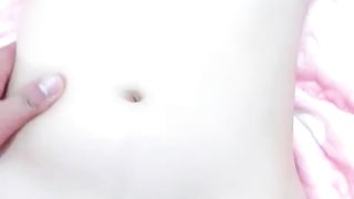 【69堂午夜视频】乖巧诱人的粉嫩小妹快被大哥干哭了，全程露脸口交大鸡巴羞涩诱人，被大哥多体位爆草蹂躏，表情好骚呻吟可射