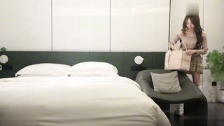 【69堂午夜视频】哥哥一直叫个不停，毒龙做得很认真还没插进去就喊疼