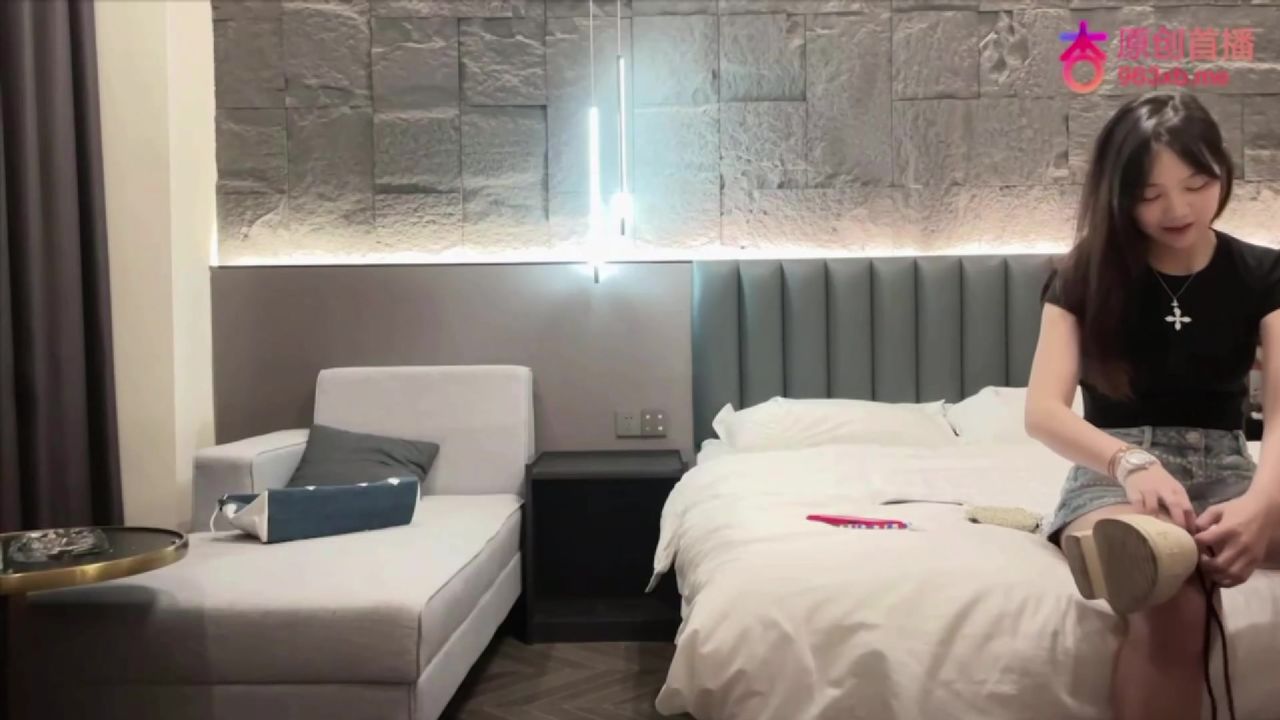 【69堂午夜视频】最主要是屁股又翘又大过肩，并且还无比配合