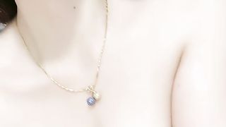 【69堂午夜视频】极品大奶御姐：骚水就没见过这么多的，欲求不满，真的太饥渴了，流的一盆子淫水！