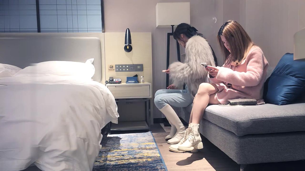 【69堂午夜视频】苗条小姐姐模特身材，妩媚眼神诱人胴体近景展示！