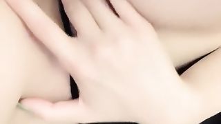 【69堂午夜视频】高挑御姐范妹子，黑丝大长腿，珍珠内裤只能遮住一线天，道具自慰，插嘴又插穴