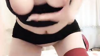 【69堂午夜视频】高挑御姐范妹子，黑丝大长腿，珍珠内裤只能遮住一线天，道具自慰，插嘴又插穴