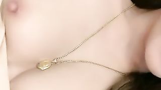 【69堂午夜视频】高颜值网红脸妹子直播撩骚网友，三点全漏，大奶十分粉嫩，超级粉嫩蝴蝶逼