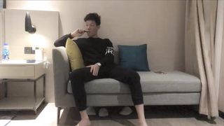 【69堂午夜视频】探花小哥约操白嫩大长腿大胸小姐姐