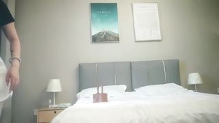 【69堂午夜视频】身材苗条的兼职反差婊新姿势搞的她高潮淫叫抽搐