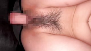 【69堂午夜视频】中出变态牛，慢慢地将阴茎插入抽出，并射进她的阴道